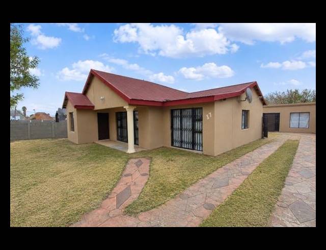 3 BEDROOM HOUSE FOR SALE IN KLOPPERPARK
